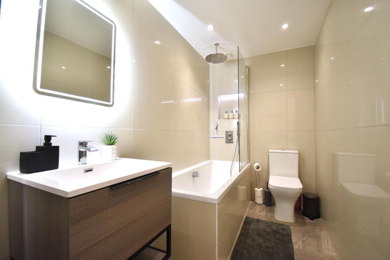 Stunning 3 Bed Apartment Londra Esterno foto